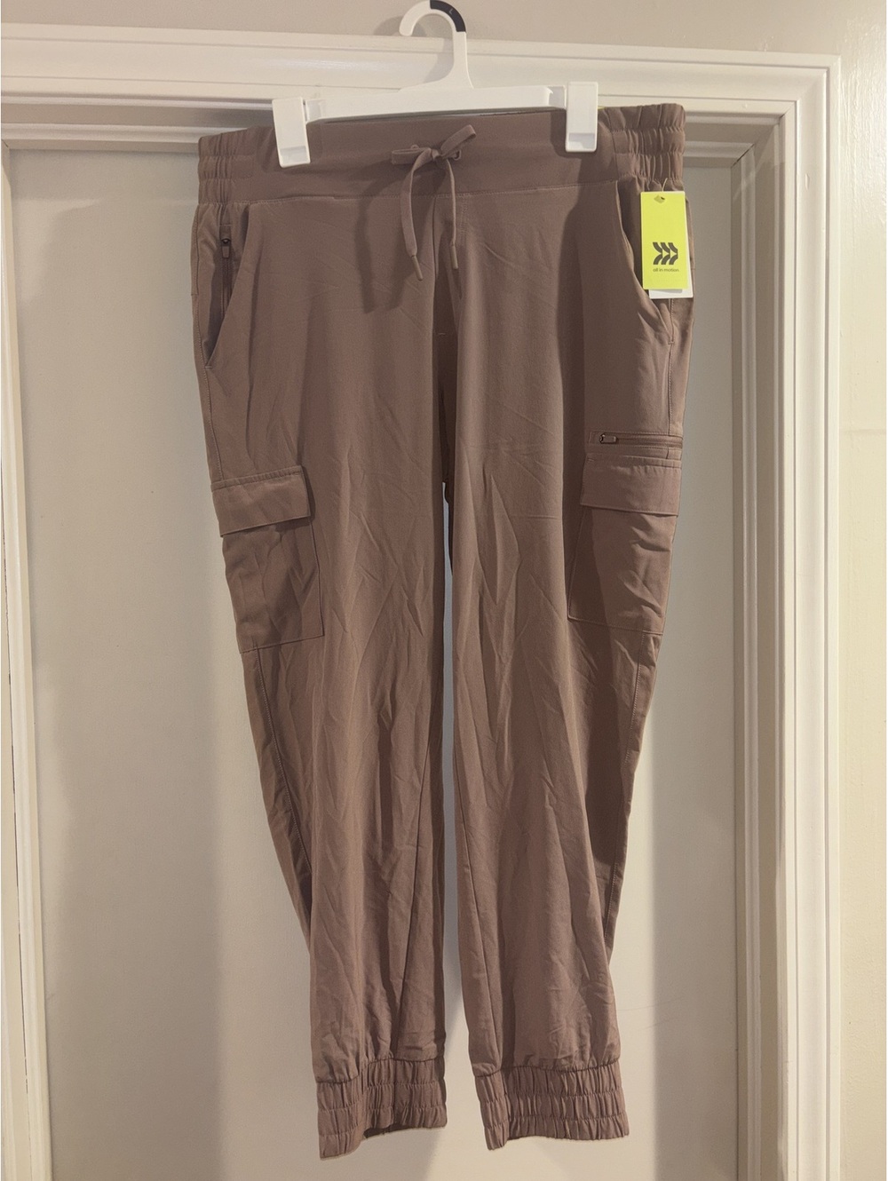 All In Motion Stretch Woven Cargo Jogger Pants Brown Women’s Large NWT UPF